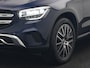 Mercedes-Benz GLC 300e 4MATIC Premium Plug In Hybrid 320pk Dealer O.H. PHEV | Trekhaak Af Fabriek | Panodak | Adaptive Cruise | Camera | Sfeerverlichting | Apple Carplay | Blis | Navigatie | DAB | 19"L.M |