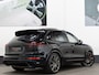 Porsche Cayenne 4.8 V8 Turbo 520pk | Dealer oh | ACC | PASM Luchtvering |Sport Chrono | Pano | Bose | Alcantara Hemel | 2 x Memory | Camera | 21"| Stoelverwarming + Bankverwarming | Leder Pack | TH 3500 kg | Rijklaar Incl service