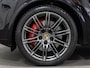 Porsche Cayenne 4.8 V8 Turbo 520pk | Dealer oh | ACC | PASM Luchtvering |Sport Chrono | Pano | Bose | Alcantara Hemel | 2 x Memory | Camera | 21"| Stoelverwarming + Bankverwarming | Leder Pack | TH 3500 kg | Rijklaar Incl service