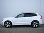 Volvo XC60 2.0 T6 Plug-in hybrid AWD Plus Bright 350 Pk Automaat Navi / DAB / Leer / Apple Carplay / Pano-dak / Winterpakket