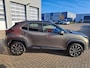 Toyota Yaris Cross 1.5 Hybrid 115 First Edition COMFORT PACK STOEL- STUURVERWARMING PDC V+A BLIND SPOT SPIEGELS ELEK. INKLAPBAAR