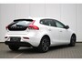 Volvo V40 T2 Automaat Polar+ | Verwarmbare voorstoelen | Cruise Control | 2-Zone Climate Control | LED Koplampen | Park Assist achter | Full map navigatie | High performance Audio.