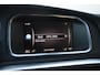 Volvo V40 T2 Automaat Polar+ | Verwarmbare voorstoelen | Cruise Control | 2-Zone Climate Control | LED Koplampen | Park Assist achter | Full map navigatie | High performance Audio.