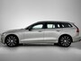 Volvo V60 T6 Recharge AWD Plus Dark - IntelliSafe Assist & Surround - 360º Camera - Harman/Kardon audio - Verwarmde voorstoelen, stuur & achterbank - Parkeersensoren voor & achter - Elektr. bedienb. voorstoelen met geheugen - Elektr. inklapbare trekhaak - 18' LMV