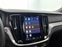 Volvo V60 T6 Recharge AWD Plus Dark - IntelliSafe Assist & Surround - 360º Camera - Harman/Kardon audio - Verwarmde voorstoelen, stuur & achterbank - Parkeersensoren voor & achter - Elektr. bedienb. voorstoelen met geheugen - Elektr. inklapbare trekhaak - 18' LMV