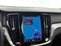 Volvo V60 T6 Recharge AWD Plus Dark - IntelliSafe Assist & Surround - 360º Camera - Harman/Kardon audio - Verwarmde voorstoelen, stuur & achterbank - Parkeersensoren voor & achter - Elektr. bedienb. voorstoelen met geheugen - Elektr. inklapbare trekhaak - 18' LMV