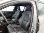 Volvo V60 T6 Recharge AWD Plus Dark - IntelliSafe Assist & Surround - 360º Camera - Harman/Kardon audio - Verwarmde voorstoelen, stuur & achterbank - Parkeersensoren voor & achter - Elektr. bedienb. voorstoelen met geheugen - Elektr. inklapbare trekhaak - 18' LMV