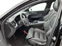 Volvo V60 T6 Recharge AWD Plus Dark - Panorama/schuifdak - IntelliSafe Assist & Surround - 360º Camera - Harman/Kardon audio - Verwarmde voorstoelen, stuur & achterbank - Parkeersensoren voor & achter - Elektr. bedienb. voorstoelen met geheugen - Elektr. inklapbare trekhaak - 18' LMV