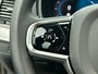 Volvo XC90 T8 Recharge AWD Ultimate Dark - Luchtvering - Panorama/schuifdak - IntelliSafe Assist & Surround - 360º Camera - Bowers & Wilkins audio - Adaptieve LED koplampen - Verwarmde voorstoelen, stuur & achterbank - Parkeersensoren voor & achter - Elektr. bedienb. voorstoelen met geheugen - Head up display - Draadloze tel. lader - Elektr. inklapbare trekhaak - 22' LMV