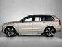 Volvo XC90 T8 Recharge AWD Ultimate Dark - Luchtvering - Panorama/schuifdak - IntelliSafe Assist & Surround - 360º Camera - Bowers & Wilkins audio - Adaptieve LED koplampen - Verwarmde voorstoelen, stuur & achterbank - Parkeersensoren voor & achter - Elektr. bedienb. voorstoelen met geheugen - Head up display - Draadloze tel. lader - Elektr. inklapbare trekhaak - 22' LMV