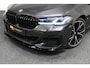 BMW 5-Serie 530i xDrive M Sport / Schuif- kanteldak / Elektr. verstelbare voorstoelen + memory / BMW Laser Light / Stoelkoeling & verwarming / Harman Kardon Surround Sound / Apple Carplay - Android Auto / HUD / Ambienteverlichting / Adaptief Onderstel / 20'' LMV / Dodehoek detectie / Shadow Line / 4-zone clima / Adaptive Cruise Control / Grootlichtassistent