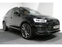 Audi Q3 2.0 TFSI quattro S Line / Panoramadak / Elektr. verstelbare voorstoelen / Achteruitrijcamera / Stoelverwarming / Elektr. wegklapbare trekhaak / Full LED / Audi Sound System / Navigatie / Cruise Control / 19'' LMV / Lichtpakket / Dodehoek detectie / Audi Exclusive Interieur
