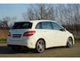 Mercedes-Benz B-klasse 200 AMG | Arctic White | Schuif-/Kanteldak/Camera/Stoelverwarming/Elek.stoelverstelling - Chique!