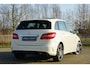 Mercedes-Benz B-klasse 200 AMG | Arctic White | Schuif-/Kanteldak/Camera/Stoelverwarming/Elek.stoelverstelling - Chique!