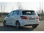 Mercedes-Benz B-klasse 200 AMG | Arctic White | Schuif-/Kanteldak/Camera/Stoelverwarming/Elek.stoelverstelling - Chique!