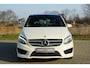 Mercedes-Benz B-klasse 200 AMG | Arctic White | Schuif-/Kanteldak/Camera/Stoelverwarming/Elek.stoelverstelling - Chique!
