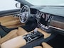Volvo V90 2.0 T8 Plug-in hybrid AWD Ultimate Dark | Luchtvering | Harman/Kardon | Massage | Stoel Verwarming-Koeling | Trekhaak | Schuif/Kantel Panoramadak | Memory |