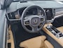 Volvo V90 2.0 T8 Plug-in hybrid AWD Ultimate Dark | Luchtvering | Harman/Kardon | Massage | Stoel Verwarming-Koeling | Trekhaak | Schuif/Kantel Panoramadak | Memory |