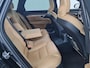 Volvo V90 2.0 T8 Plug-in hybrid AWD Ultimate Dark | Luchtvering | Harman/Kardon | Massage | Stoel Verwarming-Koeling | Trekhaak | Schuif/Kantel Panoramadak | Memory |