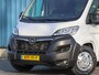 Opel Movano GB Zwaar Edition L3H2 2.2 165PK | Airco | Camera | Grip Control | Cruise Control | Armsteun | Trekhaak | 3 Zits | Houtenlaadvloer/Latbetimmering | Navigatie | Parkeersensoren | All Season Banden |