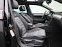 Volkswagen Passat 1.5 TSI R-Line Business + | Automaat | 150PK | Lederen Bekleding | Schuif/Kanteldak | Stoelverwarming | Camera | Elektrische Kofferklep | Apple Carplay / Android Auto | Virtual Cockpit |