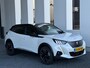 Peugeot e-2008 EV GT 50 kWh, elect. te openen panoramadak, achteruitrijcamera, 1/2 lederen sportinterieur, 17 inch, adaptief cruis