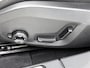 Volvo V60 T6 Recharge AWD Plus Dark - IntelliSafe Assist & Surround - 360º Camera - Harman/Kardon audio - Verwarmde voorstoelen, stuur & achterbank - Parkeersensoren voor & achter - Elektr. bedienb. voorstoelen met geheugen - Elektr. inklapbare trekhaak - 18' LMV