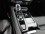 Volvo V60 T6 Recharge AWD Plus Dark - IntelliSafe Assist & Surround - 360º Camera - Harman/Kardon audio - Verwarmde voorstoelen, stuur & achterbank - Parkeersensoren voor & achter - Elektr. bedienb. voorstoelen met geheugen - Elektr. inklapbare trekhaak - 18' LMV