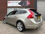 Volvo V60 / Navi / Leder / PDC / Cruise / AUT