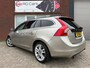 Volvo V60 / Navi / Leder / PDC / Cruise / AUT