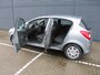 Opel Corsa 1.2-16V Edition Apk 03-12-2026 buitenzijde wat schaafjes van binnen netjes goed rijdend nu scherpe meeneem prijs