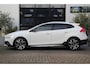 Volvo V40 Cross Country 2.0 T5 AWD Summum H&K - FULL OPTIONS - PANORAMADAK - LEDER - TREKHAAK - ELEKTRISCHE STOELEN - CAMERA -
