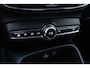 Volvo XC40 T2 Business Pro | Navigatie | Parkeercamera achter + sensoren voor | BLIS | Adaptieve Cruise Control | Climate Control | Lichtmetalen velgen 19 inch | Volvo on Call | Verwarmbare voorruit |