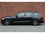 Volvo V60 T6 Plug-in hybrid AWD Plus Dark | Trekhaak | 360 Graden Camera | Verwarmbare Voorstoelen | Adaptieve Cruise Control | Apple Carplay | Lederen Bekleding | Adaptieve Cruise Control
