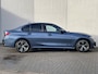 BMW 3-Serie 330e M Sport / RIJKLAAR / Fabrieksgarantie tot 11-2027 / Harman Kardon Premium Audio / Elektrische Trekhaak / Schuif- en Kantel Dak / Stoel & Stuurverwarming / Akoestisch Glas / Adaptievf Cruise Control / Leder Bekleding / Dealer Onderhouden / Apple Carplay & Android Auto / EAER 99 km /