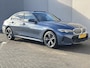 BMW 3-Serie 330e M Sport / RIJKLAAR / Fabrieksgarantie tot 11-2027 / Harman Kardon Premium Audio / Elektrische Trekhaak / Schuif- en Kantel Dak / Stoel & Stuurverwarming / Akoestisch Glas / Adaptievf Cruise Control / Leder Bekleding / Dealer Onderhouden / Apple Carplay & Android Auto / EAER 99 km /