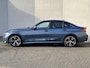 BMW 3-Serie 330e M Sport / RIJKLAAR / Fabrieksgarantie tot 11-2027 / Harman Kardon Premium Audio / Elektrische Trekhaak / Schuif- en Kantel Dak / Stoel & Stuurverwarming / Akoestisch Glas / Adaptieve Cruise Control / Leder Bekleding / Dealer Onderhouden / Apple Carplay & Android Auto / EAER 99 km /