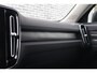 Volvo XC40 1.5 T4 Plug-in Hybrid Plus Bright | Plug-in Hybrid (PHEV) | Facelift | Lederen bekleding | Harman Kardon audio | Stoel- en stuurverwarming | Cruise control | | 19" velgen | Voorruitverwarming | Elektrische stoelverstelling | Climate control | Navigatie | Getint glas | Apple Carplay / Android Auto |