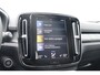 Volvo XC40 1.5 T4 Plug-in Hybrid Plus Bright | Plug-in Hybrid (PHEV) | Facelift | Lederen bekleding | Harman Kardon audio | Stoel- en stuurverwarming | Cruise control | | 19" velgen | Voorruitverwarming | Elektrische stoelverstelling | Climate control | Navigatie | Getint glas | Apple Carplay / Android Auto |