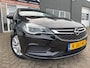 Opel Astra 1.0 Business+ met parkeersensoren en navigatie en cruise controle en bluetooth telefoon / media