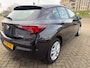 Opel Astra 1.0 Business+ met parkeersensoren en navigatie en cruise controle en bluetooth telefoon / media