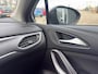 Opel Astra 1.0 Business+ met parkeersensoren en navigatie en cruise controle en bluetooth telefoon / media