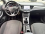 Opel Astra 1.0 Business+ met parkeersensoren en navigatie en cruise controle en bluetooth telefoon / media