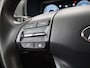Hyundai Kona Electric EV Fashion 39 kWh | SOH 98% | Cruise Control Adaptief | LED | Parkeercamera | DAB | Keyless Entry/Go | HUD | Warmtepomp | Dodehoekdetectie | Apple Carplay/Android Auto |