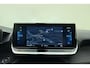 Peugeot e-2008 EV Allure Pack 50 kWh 100% Elektrisch | Camera | Cruise Control | Navigatie | Apple Carplay | Android auto | 3D Instrumentenpaneel | 1e eigenaar