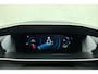 Peugeot e-2008 EV Allure Pack 50 kWh 100% Elektrisch | Camera | Cruise Control | Navigatie | Apple Carplay | Android auto | 3D Instrumentenpaneel | 1e eigenaar