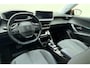 Peugeot e-2008 EV Allure Pack 50 kWh 100% Elektrisch | Camera | Cruise Control | Navigatie | Apple Carplay | Android auto | 3D Instrumentenpaneel | 1e eigenaar