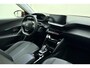Peugeot e-2008 EV Allure Pack 50 kWh 100% Elektrisch | Camera | Cruise Control | Navigatie | Apple Carplay | Android auto | 3D Instrumentenpaneel | 1e eigenaar