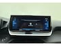 Peugeot e-2008 EV Allure Pack 50 kWh 100% Elektrisch | Camera | Cruise Control | Navigatie | Apple Carplay | Android auto | 3D Instrumentenpaneel | 1e eigenaar