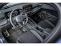 Volkswagen T-Roc 1.5 eTSI 150pk DSG R-Line First Edition | Black Style | 19" Velgen | Rondomzichtcamera | All Season Banden